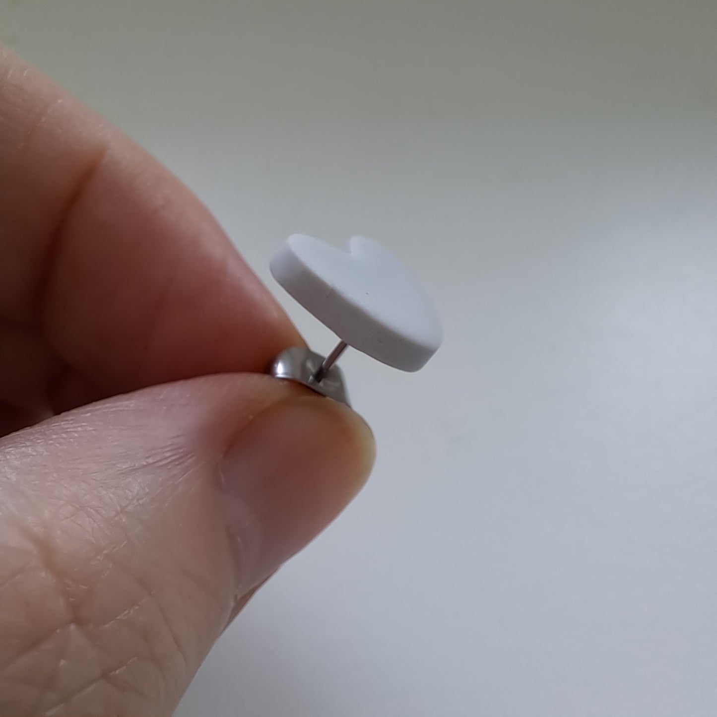 HEATHER heart stud earrings, light gray