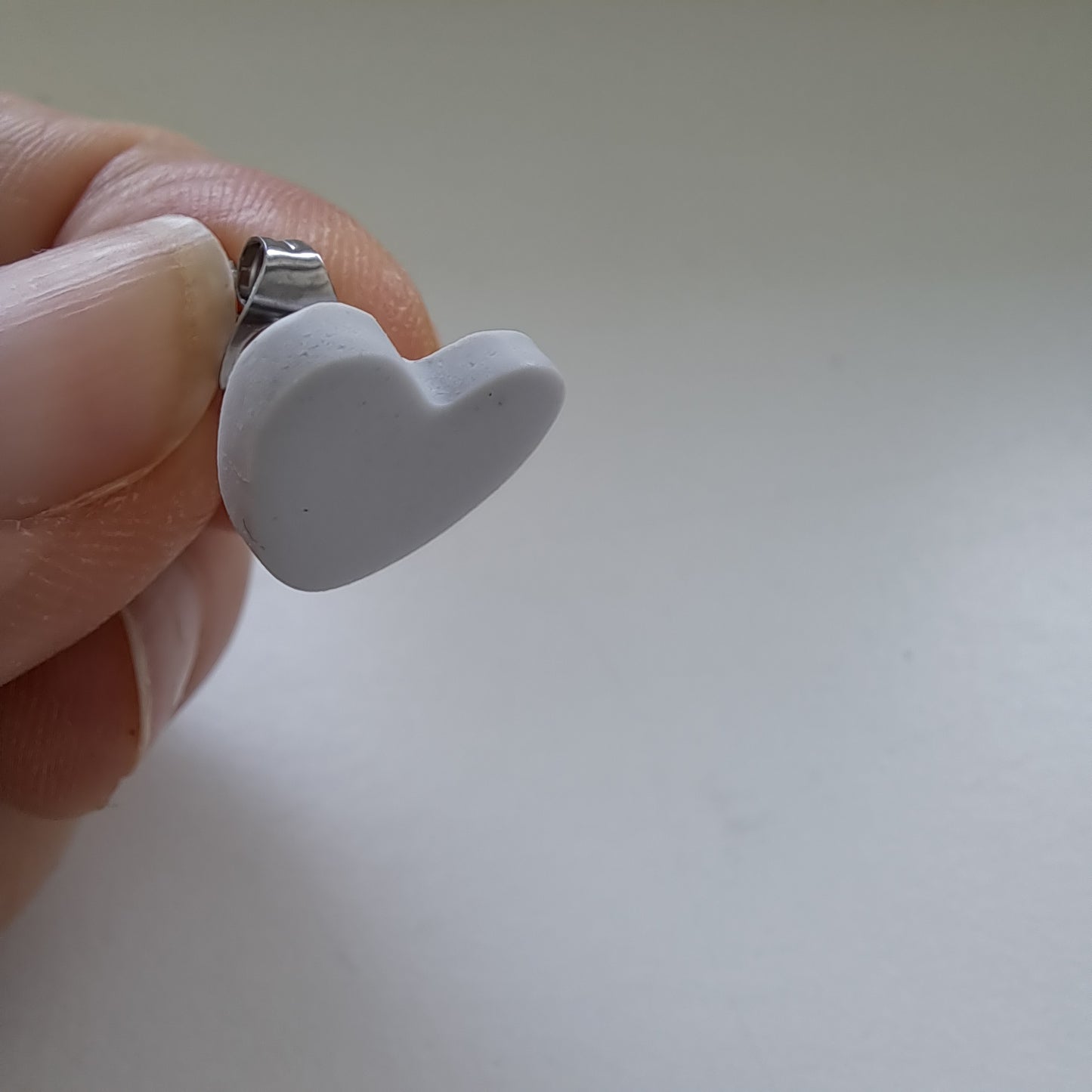 HEATHER heart stud earrings, light gray