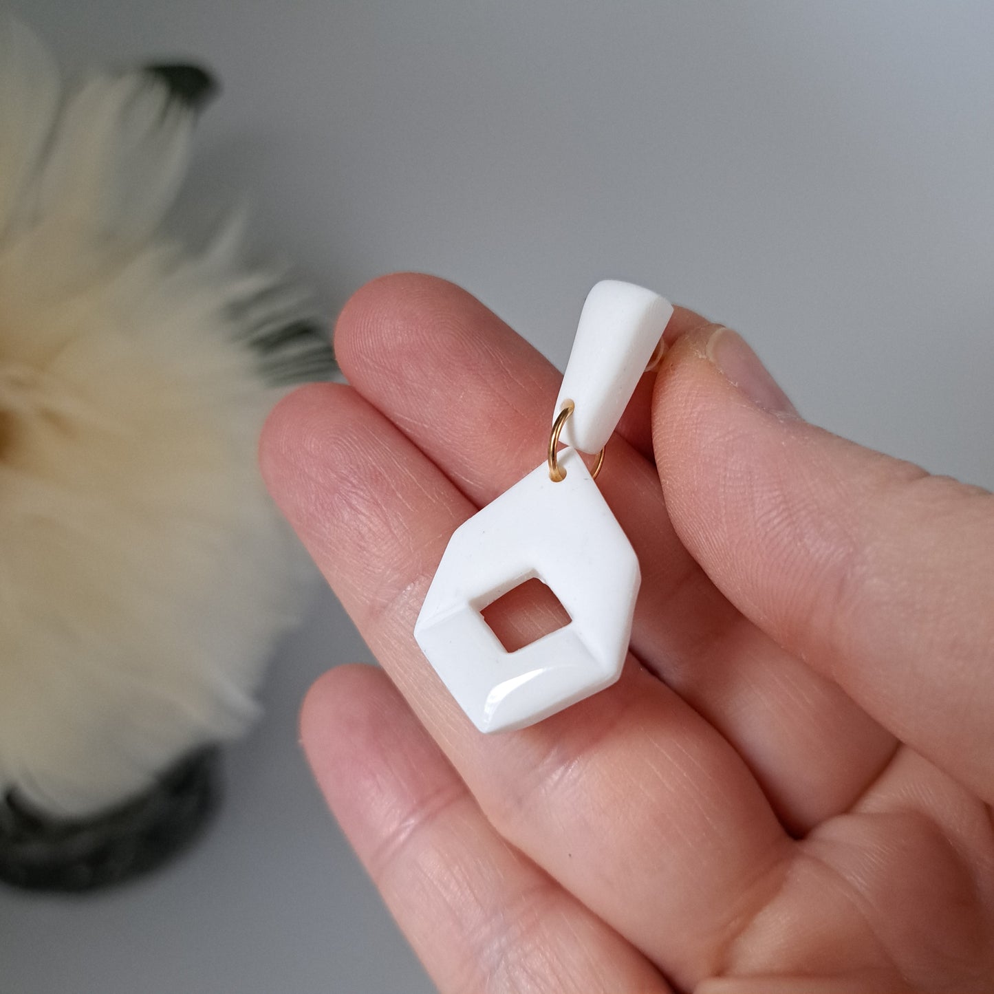 LEXI Statement-Ohrhänger, Weiß/Silber oder Weiß/Gold
