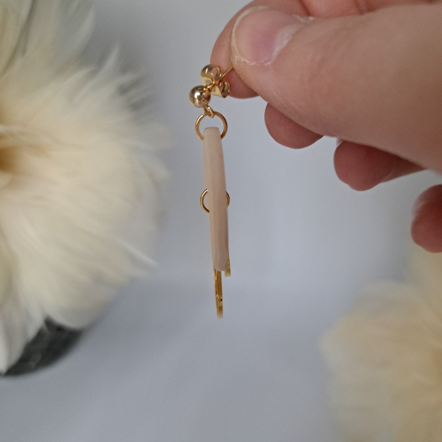 BELINDA Statement-Ohrhänger, Beige/Gold