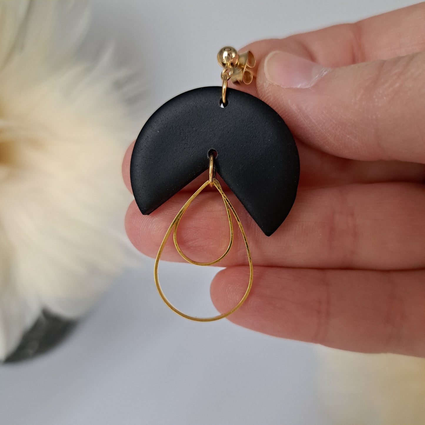 BELINDA statement earrings, black/gold