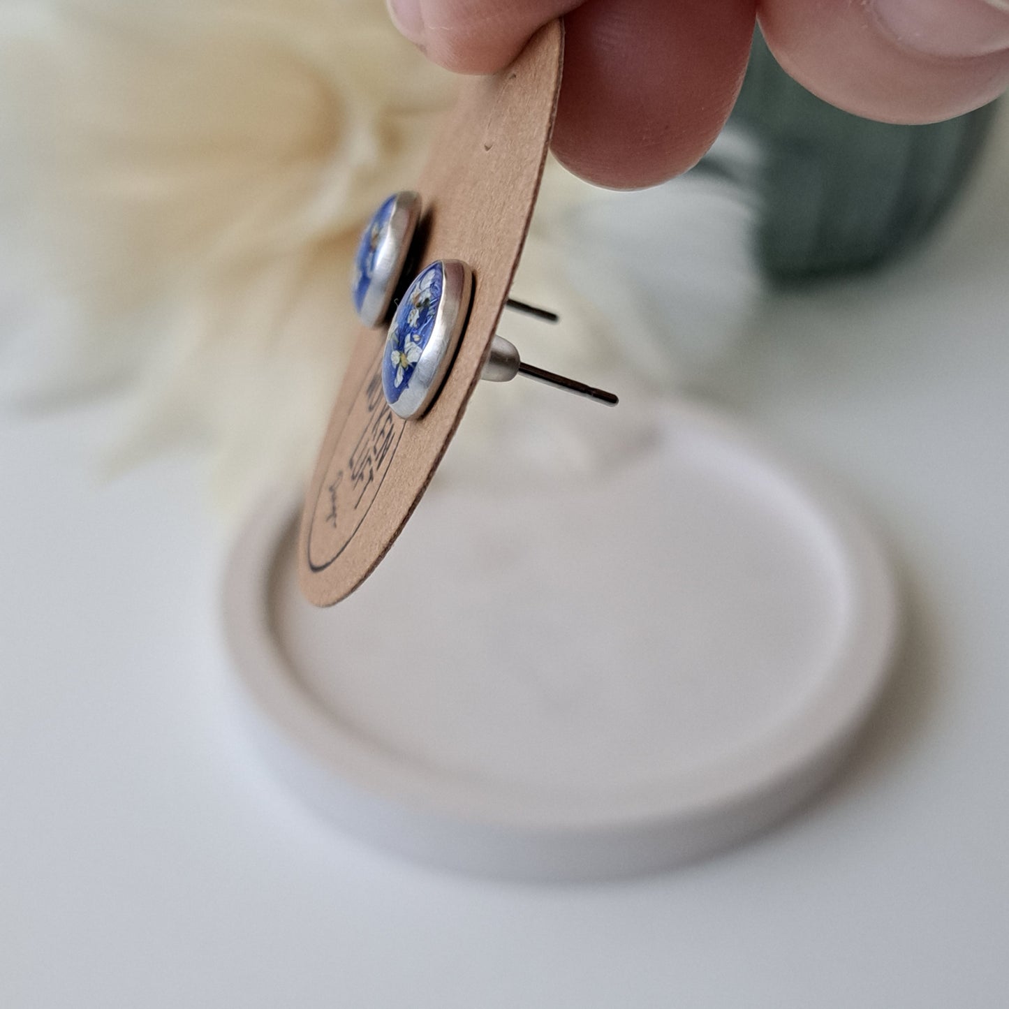 SCHAFGARBE, kleine Stecker, rund, Silber/Schwarz od. Blau od. Pink od. Gelb