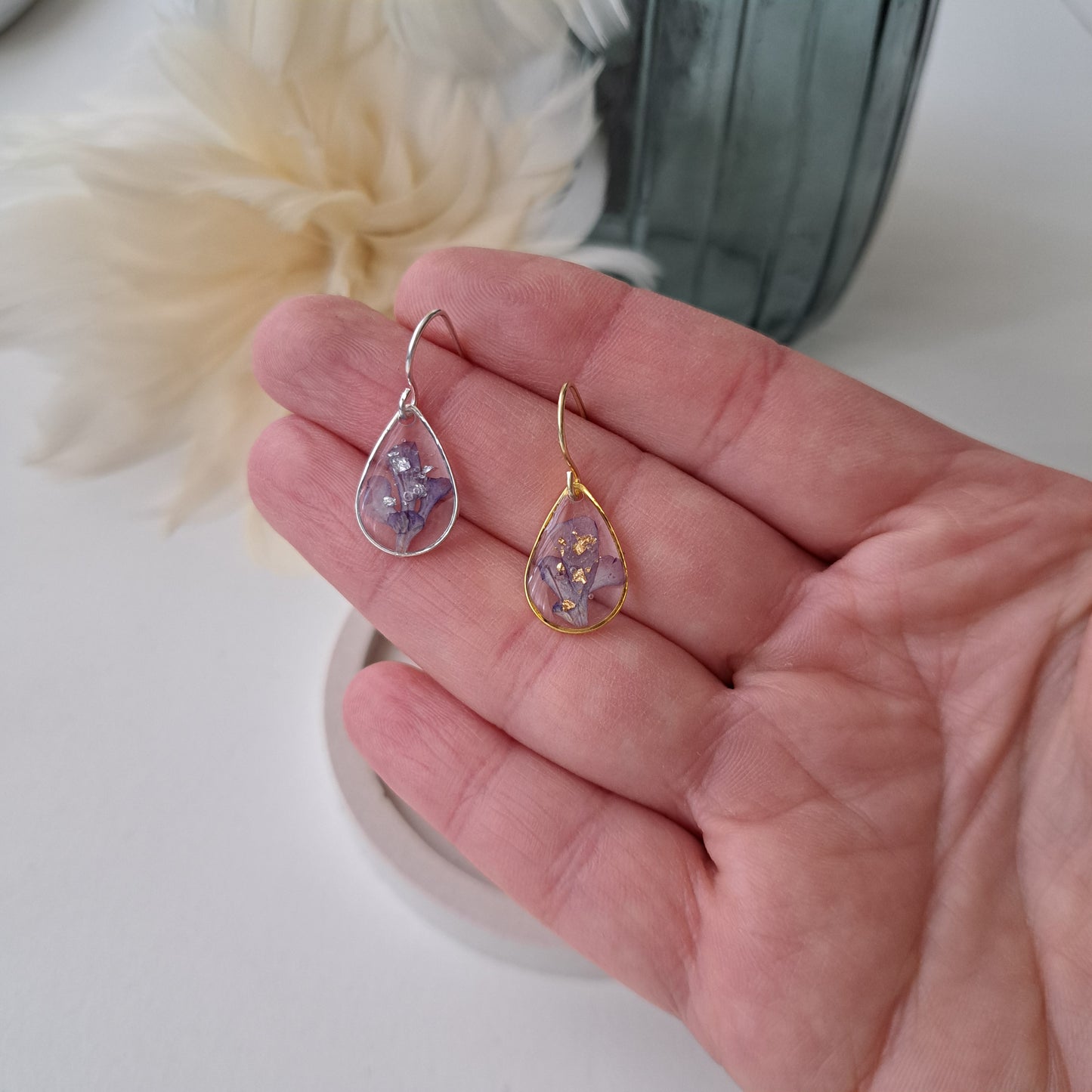 LAVENDEL, kleine Blumen-Ohrhänger, Gold oder Silber/Transparent