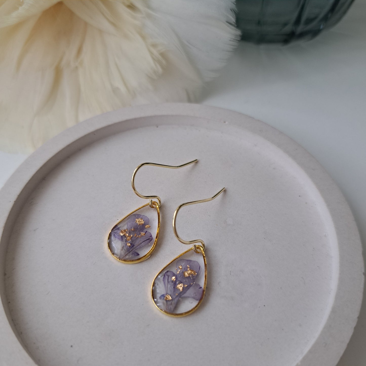 LAVENDEL, kleine Blumen-Ohrhänger, Gold oder Silber/Transparent