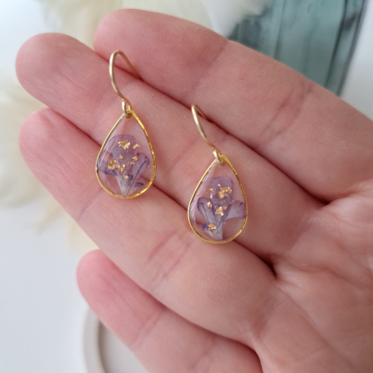 LAVENDEL, kleine Blumen-Ohrhänger, Gold oder Silber/Transparent
