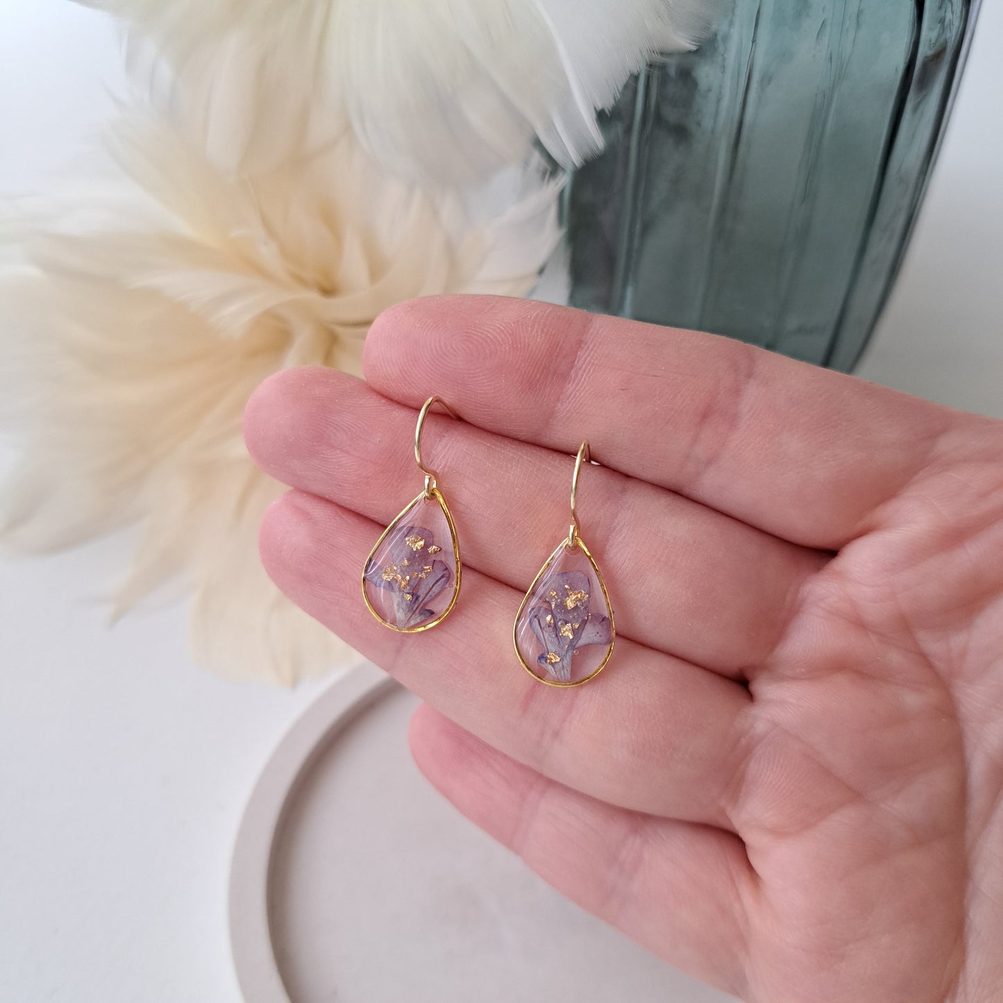 LAVENDEL, kleine Blumen-Ohrhänger, Gold oder Silber/Transparent