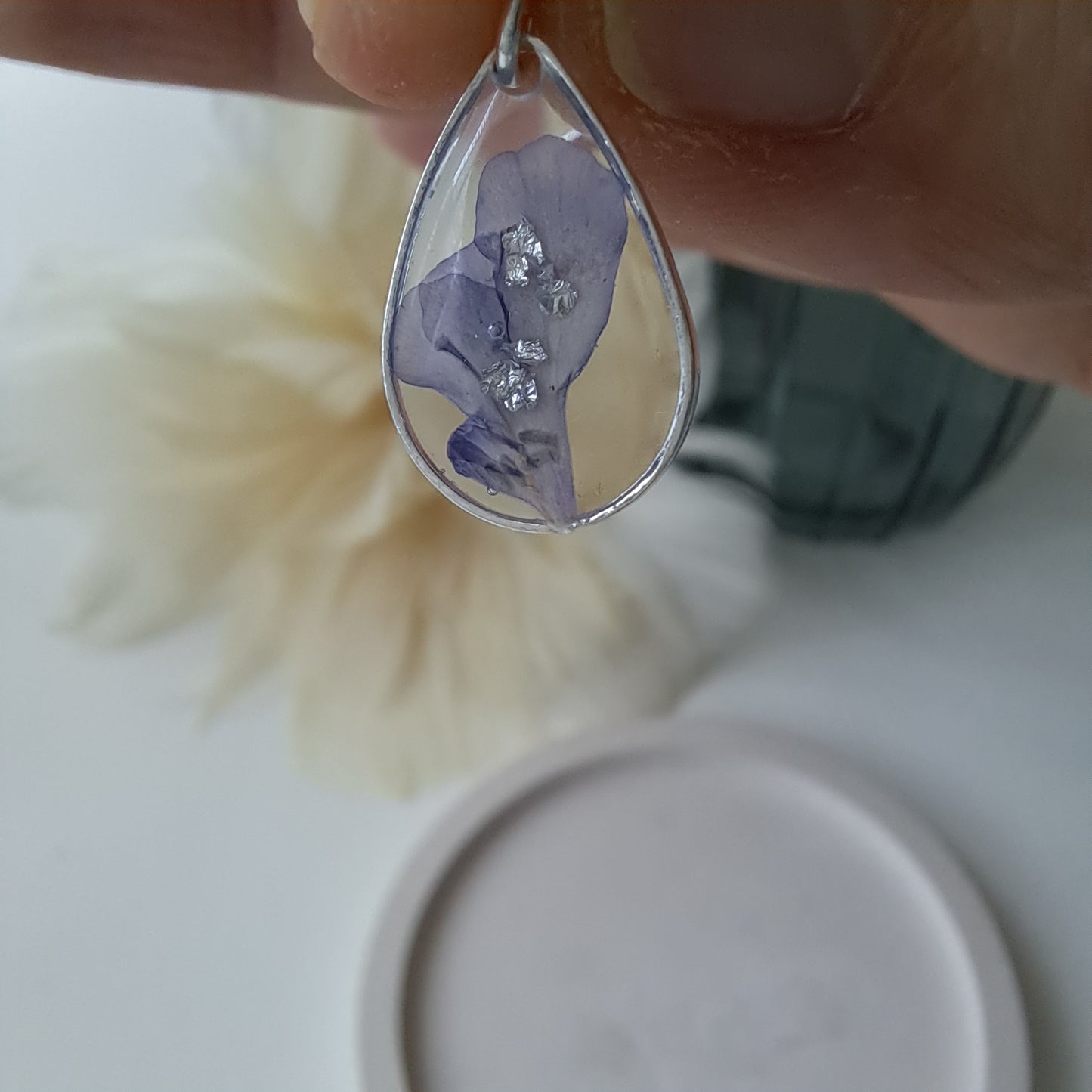 LAVENDEL, kleine Blumen-Ohrhänger, Gold oder Silber/Transparent