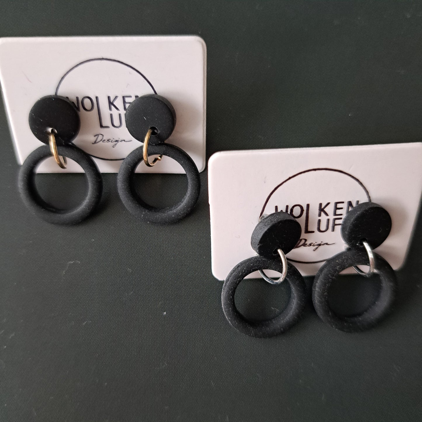 BILLY, kleine Statement-Ohrhänger, Schwarz oder Weiß/Gold oder Silber