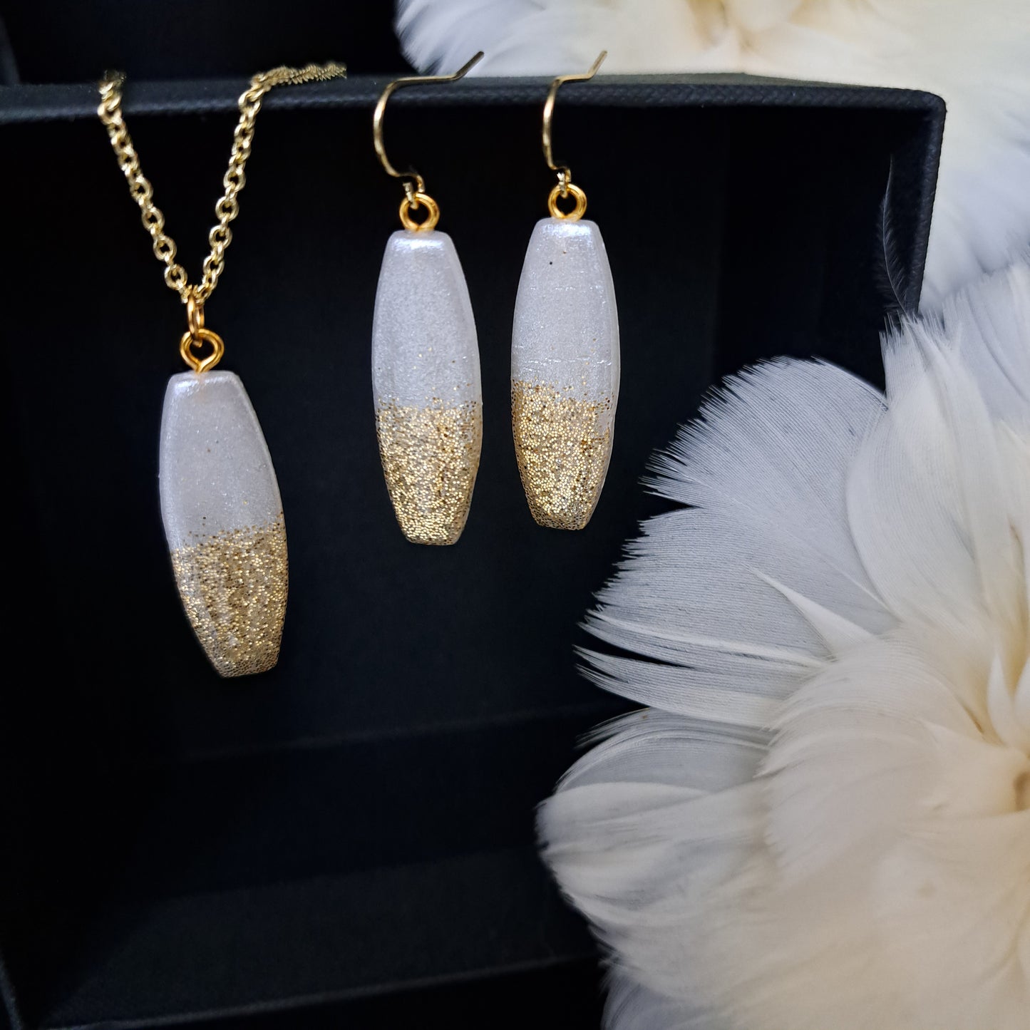 SET-Gwen, earrings + chain, gold/ivory