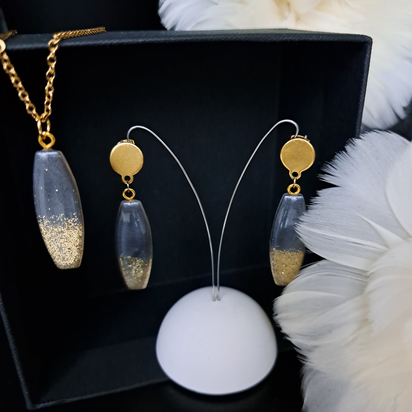 SET-Gwen, earrings + chain, gold/anthracite